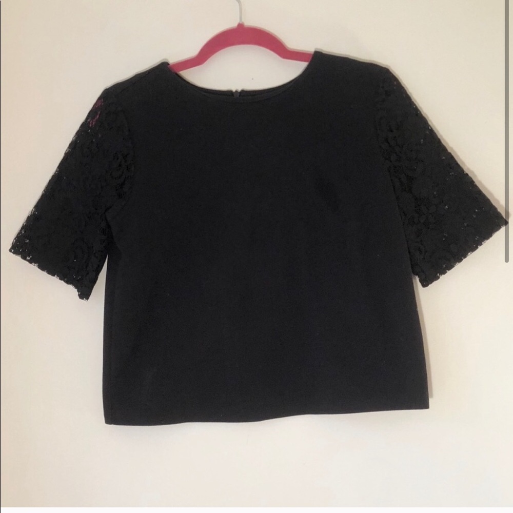 🌻Ann Taylor LOFT Top with lace sleeve